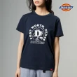 【Dickies】女款深海軍藍純棉胸前趣味品牌字母D印花設計短袖T恤｜DK0A87MOCG7