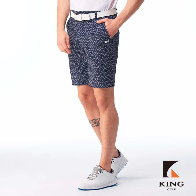 【KING GOLF】實體同步款-男款素色滿版線條印花修身彈性休閒短褲/高爾夫球短褲(丈青)