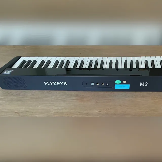 【Flykeys】M2 輕便電鋼琴 61鍵 觸控面板(3.4KG 2024 新上市 附琴袋、琴架椅、耳機組)