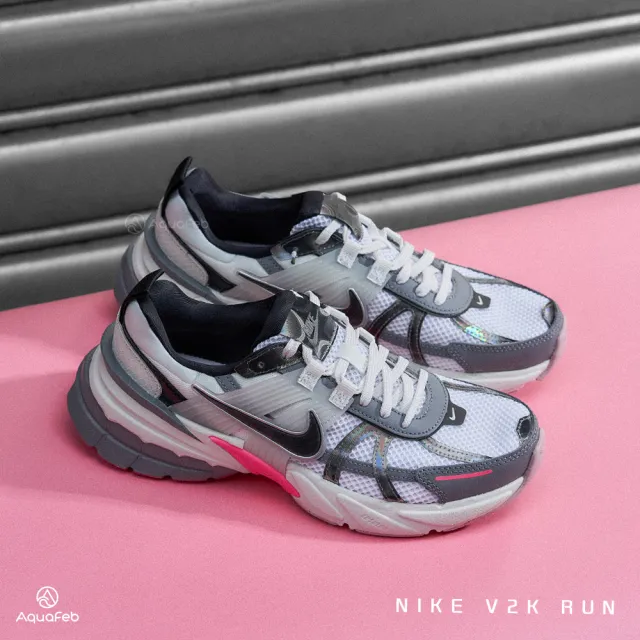 【NIKE 耐吉】V2K Runtekk Grey Pink 女鞋 灰粉色 龍年 限定 過年 復古 休閒鞋 FZ5061-100