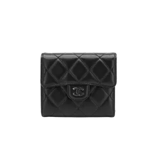 【CHANEL 香奈兒】展示品 菱格紋羊皮黑logo三折短夾(AP0231-黑)