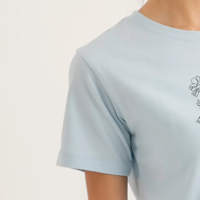 【Arnold Palmer 雨傘】女裝-花卉刺繡上衣(淺藍色)