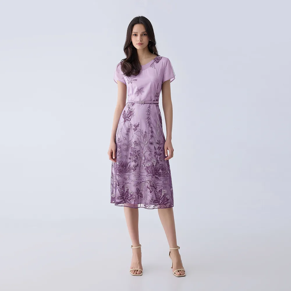 【ILEY 伊蕾】優雅漸層網紗刺繡蕾絲洋裝(紫色；M-2L；1242077145)