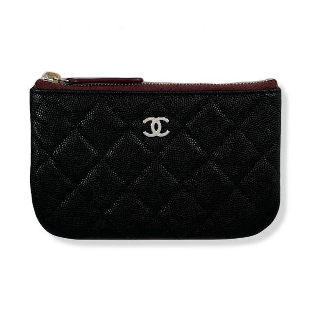 【CHANEL 香奈兒】經典款 雙C 一字拉鍊錢包(黑色 x 荔枝紋牛皮 x 銀釦)