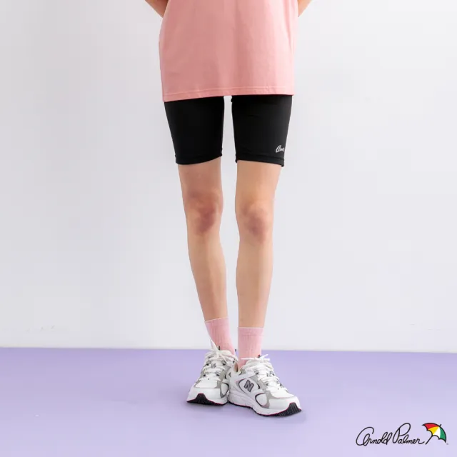 【Arnold Palmer 雨傘】女裝-LOGO反光標印花彈性高腰合身五分短褲(黑色)