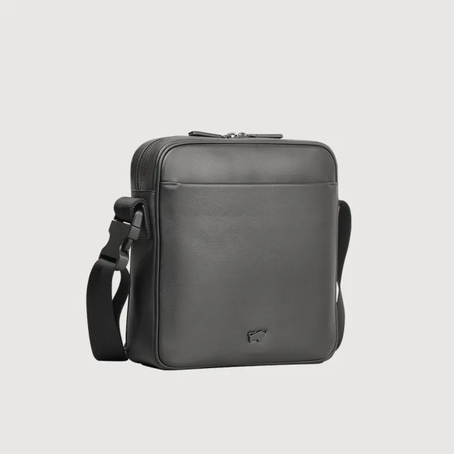 【BRAUN BUFFEL 德國小金牛】台灣總代理 海斯 直式斜背包-黑色(BF533-TW17-BK)