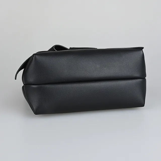 【Acne Studios】Acne Studio MUSUBI時尚日本和服腰帶紐結 LOGO 設計牛皮拉鍊手提斜背包(小型/黑)