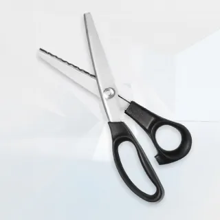 【裁縫剪刀】不鏽鋼三角牙布剪(手工藝 花邊剪紙 手帳工具 裝飾 布藝 皮革剪刀 園藝剪刀 事務剪刀)