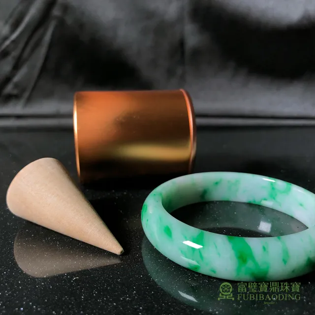 Fubibaoding jeweler 富璧寶鼎珠寶】白底飄花翡翠手鐲(天然A貨