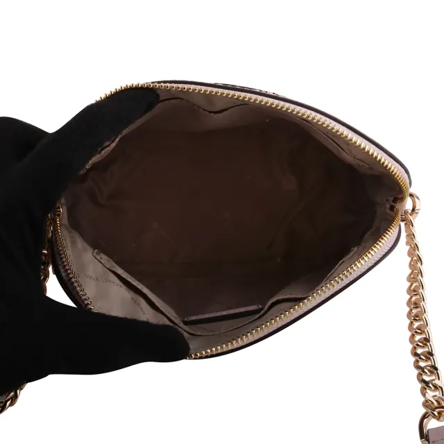 【Michael Kors】金字防刮鍊帶前交叉貝殼型斜背包(嫩粉)