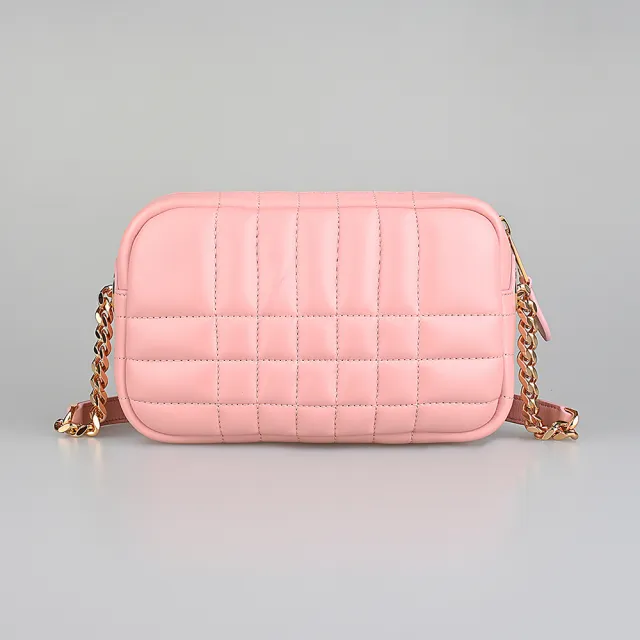 【BURBERRY 巴寶莉】BURBERRY Lola簍空立體TB字LOGO格紋絎縫形狀設計小羊皮拉鍊斜背相機包(迷你/千禧粉)