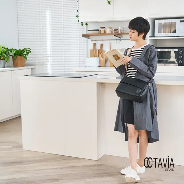 【OCTAVIA 8】雙11 OCTAVIA8 真皮-  Delivery 全牛皮織帶肩斜四方書包 - 愛書黑(OCTAVIA 8 2024 