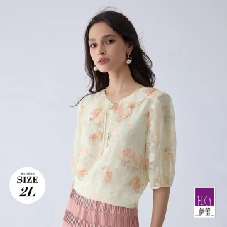 【ILEY 伊蕾】花朵燒花印花綁帶荷葉雪紡上衣(杏色；M-2L；1241071422)