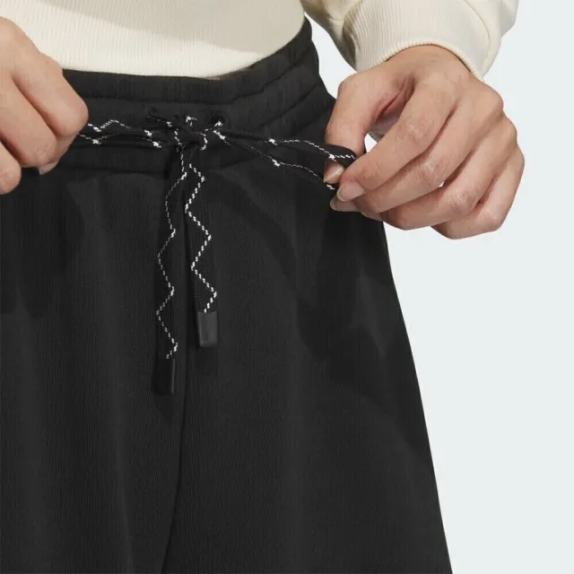 【adidas 愛迪達】SMR GFX Shorts 女 短褲 棉褲 運動 休閒 簡約 舒適 黑(IW6302)