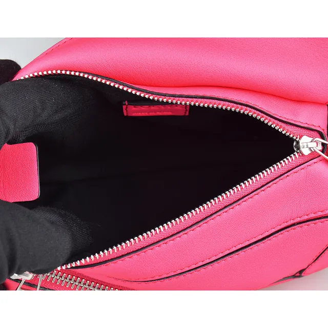 【LOEWE 羅威】LOEWE PUZZLE經典LOGO拼圖小牛皮拉鍊胸腰包(迷你/螢光粉)