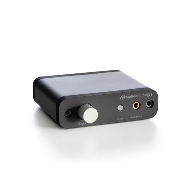 Audioengine D1 是一款高價效比的 DAC 數位類比轉換器，內建 ESS ES9018 高解析度 DAC 晶片，支援 USB Type-C 光纖輸入，RCA 與 3.5mm 輸出，金外殼設計，結構堅固。適合用於音響劇院、影音週邊、家電、冷氣、視聽、按摩等裝置，提供高品質的音訊輸出。本機播放支援 188 2kHz 和 192kHz，重新取樣至 96kHz。頻率響應為 10Hz-25KHz ±0.5dB，訊雜比大於 105dB。尺寸為 95x89x25mm，重量 154g，不含線材。
