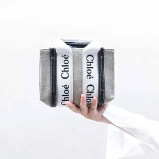 【Chloe’ 蔻依】Woody Mini 經典品牌LOGO織帶個性帆布小手提包兩用包(深藍邊)