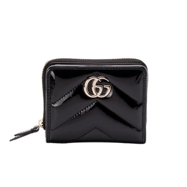 GUCCI古馳 795520 Marmont 雙 G 山型紋 漆皮 零錢包 短夾 皮夾 GUCCI古馳 795520 Marmont系列雙G山型紋漆皮零錢包短夾,全新未使用,黑色系設計,外層為牛皮質地,內層為皮革,附贈盒子/防塵袋/紙卡,尺寸為長11cm、寬2.5cm、高9cm,適合女性使用,內部有5個夾層與1個內袋,無手機袋,來自義大利原廠,歐洲來源。