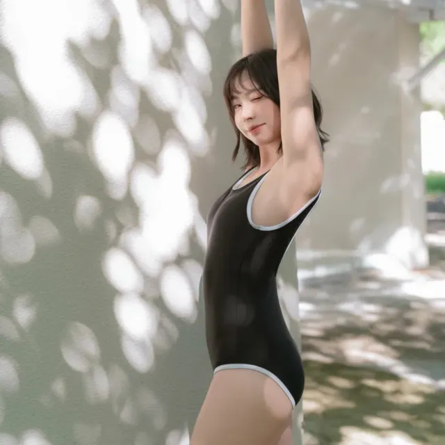 【SeasonsBikini】黑色白邊連身美背修身泳衣-240(美背連身泳衣顯瘦泳衣)