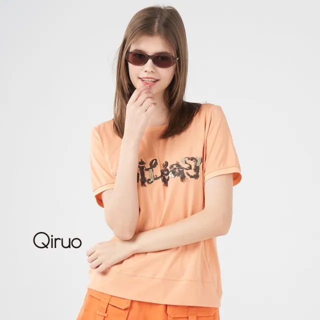 【Qiruo 奇若名品】輕薄棉質 胸前亮片變形英文圖案粉橘上衣 1224A