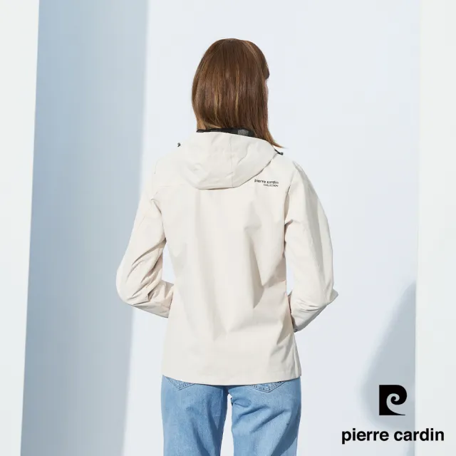 【pierre cardin 皮爾卡登】雙11 網路獨家 女款 防風防潑水素色網裡連帽外套-米色(8235661-81)