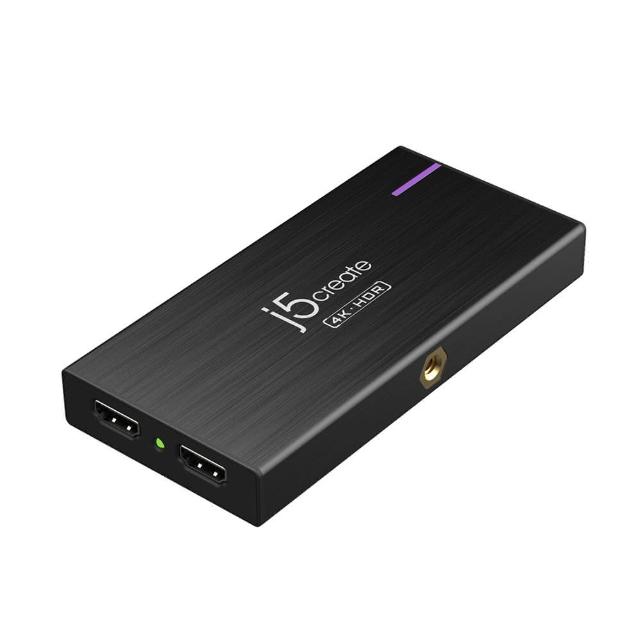 j5create JVA14 USB-C 轉 VGA 轉接頭，讓您的 USB-C 裝置輕鬆連線 VGA 顯示器或投影機。支援 4K@30Hz 高畫質解析度，適合會議、辦公或娛樂使用。輕薄設計，便於攜帶，廣泛相容 MacBook、Windows 筆電及 Chromebook。輕鬆擴充螢幕，提升生產力！確保穩定傳輸與畫質優異，是 USB-C 轉 VGA 需求的理想選擇。