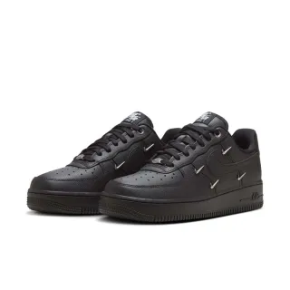 【NIKE 耐吉】休閒鞋_女_黑色 小勾_WMNS AIR FORCE 1 07 LX(HQ1180001)