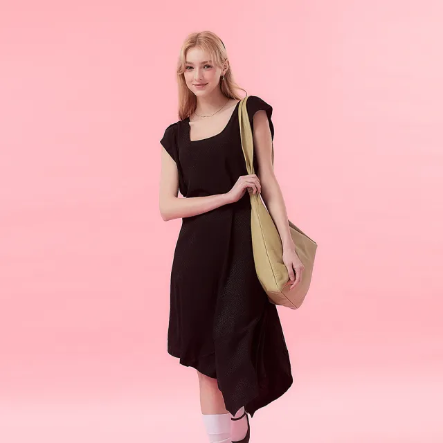 【ICHE 衣哲】Cop.Copine 法式輕奢光澤感方領層次拼接不規則造型長洋裝