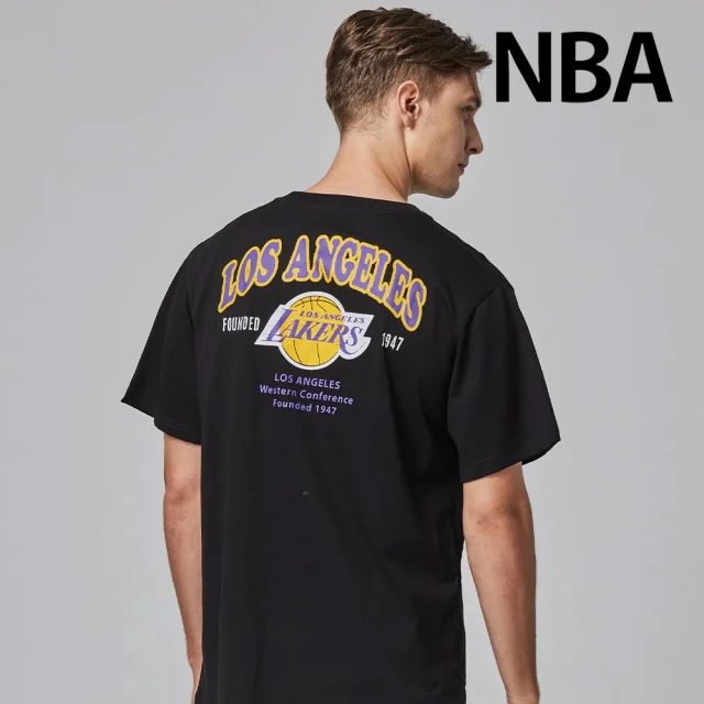 NBA 官方授權．全球獨家款 Mitchell & Ness-洛杉磯湖人-隊徽LOGO經典背後印花短T(黑色)