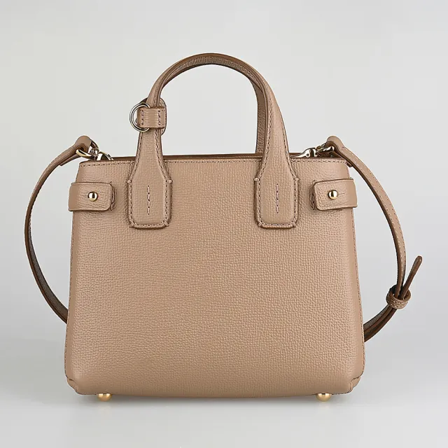 【BURBERRY 巴寶莉】BURBERRY The Baby Banner House燙金字LOGO牛皮釦帶開口式手提/斜背包(小/駝x格紋)