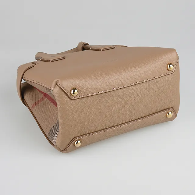 【BURBERRY 巴寶莉】BURBERRY The Baby Banner House燙金字LOGO牛皮釦帶開口式手提/斜背包(小/駝x格紋)
