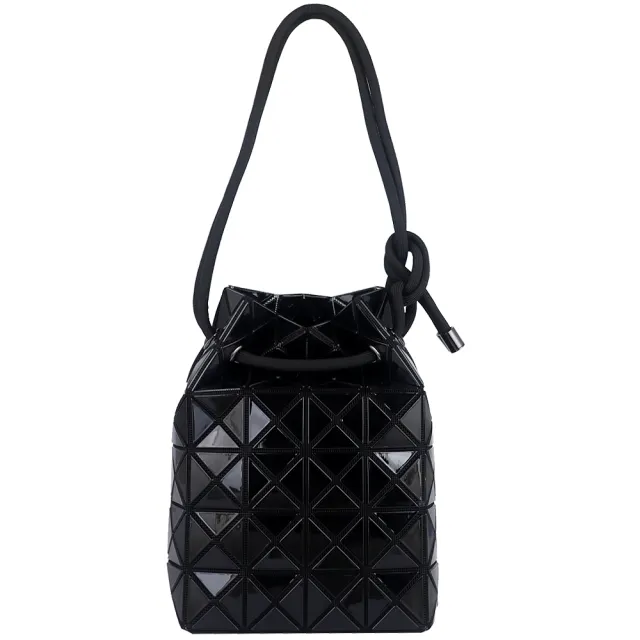 【ISSEY MIYAKE 三宅一生】BAOBAO 亮面方格6x6繩結側肩/斜背水桶包(黑色)