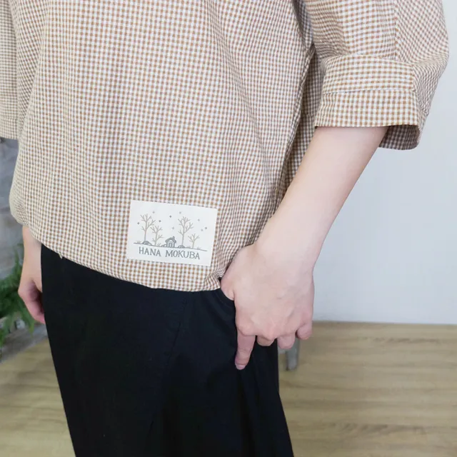 【Hana Mokuba】花木馬日系女裝圓領七分袖下襬收口細格紋上衣(上衣)