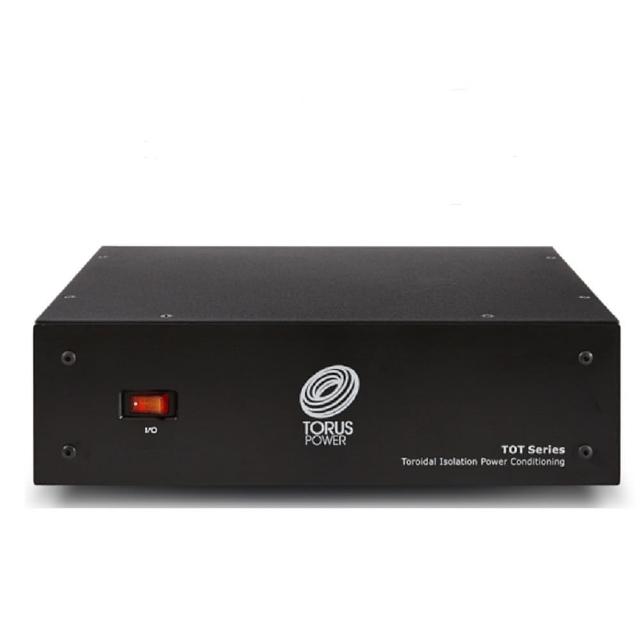 Torus Power TOT MAX 是專業級立體聲電源供應器，採用黑色系設計，尺寸精巧僅318×101×369mm，重量22.72公斤，適合110V電源環境。產地中國，無WiFi與藍芽功能，專注純淨電力傳輸，提供1年保固，確保音響系統穩定效能。理想選擇給音響愛好者，提升裝置表現。