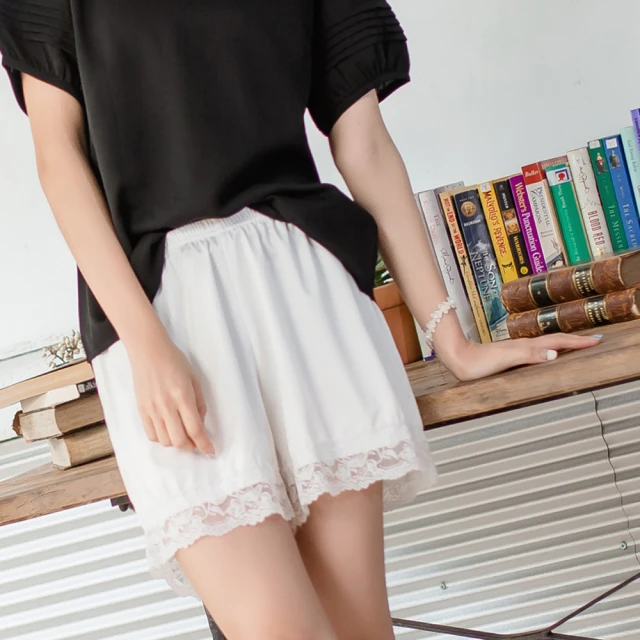 OB 嚴選 綁帶蕾絲織帶度假感碎花傘襬上衣 《AB16273