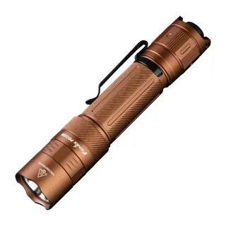 【Fenix】特價品 PD32R 高亮可充電戰術小直筒/棕色(Max 1400 Lumens)