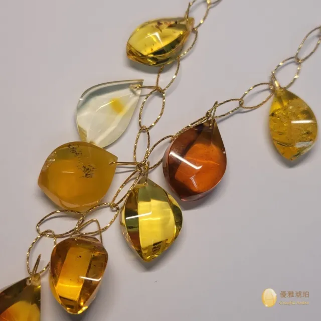 【優雅琥珀】來自波蘭 金燦立體雕刻 垂墜式項鍊(晶瑩透亮 色澤光澤俱優 具鑑定證書)