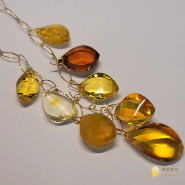 【優雅琥珀】來自波蘭 金燦立體雕刻 垂墜式項鍊(晶瑩透亮 色澤光澤俱優 具鑑定證書)