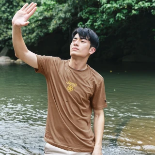 【JEEP】男裝 簡約百搭酷感印刷純棉短袖T恤(咖啡色)