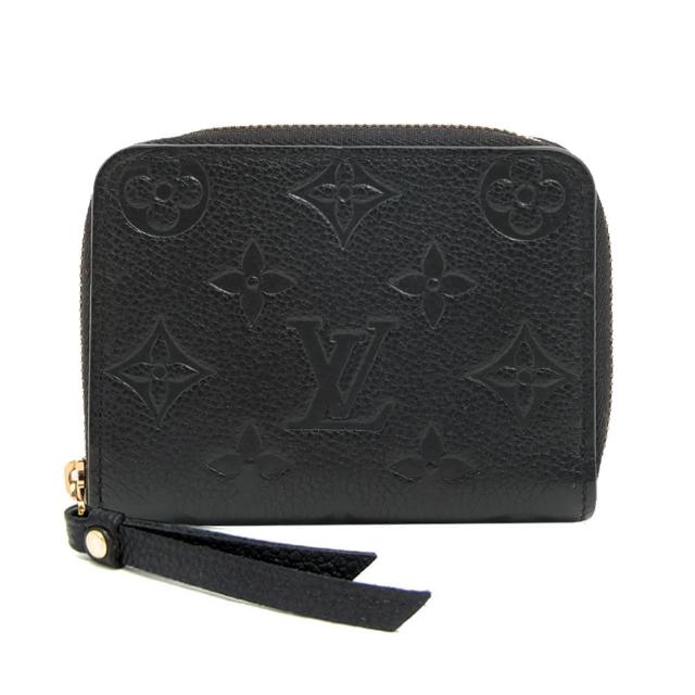 高階時尚品牌 LOUIS VUITTON 路易威登 推出的 M60574 經典 Monogram Empreinte 皮革短夾，以黑色牛皮打造，展現品牌經典紋路與優雅設計。內設 9 個夾層，適合存放名片、零錢等小物，並附原廠包裝盒與防塵套，為歐洲真品商品，適合女性使用，兼具實用性與時尚感。