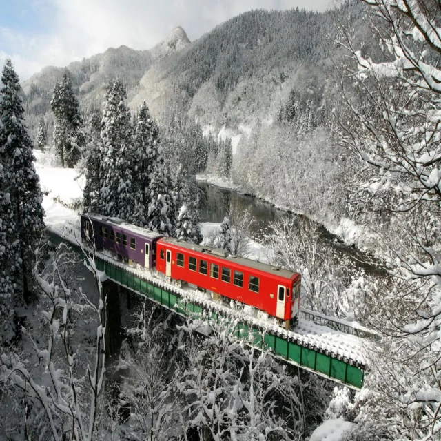 喜鴻假期 【藏王樹冰．東北雙鐵道６日】銀山溫泉、縱貫鐵道、暖爐列車、石燒料理、三溫泉