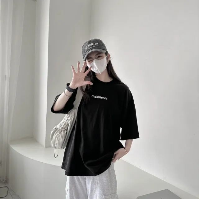 【AMERO】男女裝 圓領短袖T恤(男女裝 圓領短袖T恤 英文字印花 落肩款 情侶裝)