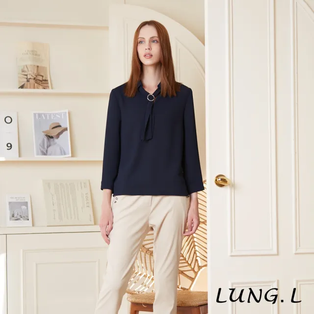 【LUNG.L 林佳樺】LQ65A素雅藍色搭配領帶七分袖女裝上衣(秋冬新品 加大尺碼)