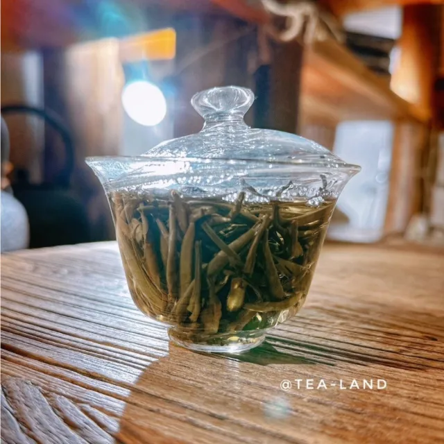 【茶韻】來自雲南皇家古樹茶園-困鹿山大白芽-60克/鐵罐裝-無農藥殘留-普洱茶 (白茶/附提袋)