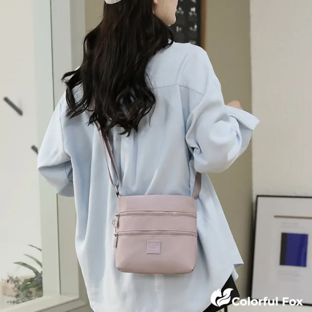 【Colorful Fox】多隔層輕便尼龍單肩包 側肩包(黑／藍／卡其／粉／紫／果綠／灰)