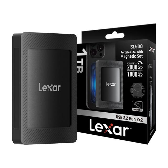 Lexar雷克沙 SL500 1T Lexar 雷克沙 SL500 1TB 行動 SSD 外接硬碟,提供高速 USB 3.2 Type-C 傳輸介面,容量達 1TB,適合儲存大量檔案、照片與影片。輕薄設計(125 x 100 x 35 mm,107g),USB 供電無需額外電源,黑色系外觀時尚耐用。無無線功能,BSMI 認證 D39947,享五年保固,完美伴侶您的數位生活。
