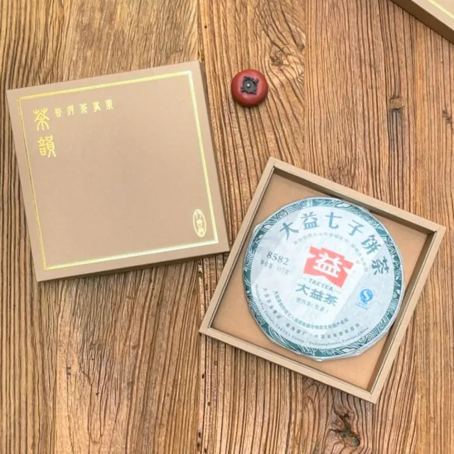 【茶韻】普洱茶2012年大益7542-201 357g生茶茶餅 茶葉禮盒(附茶樣10g.收藏盒*1.可提袋)