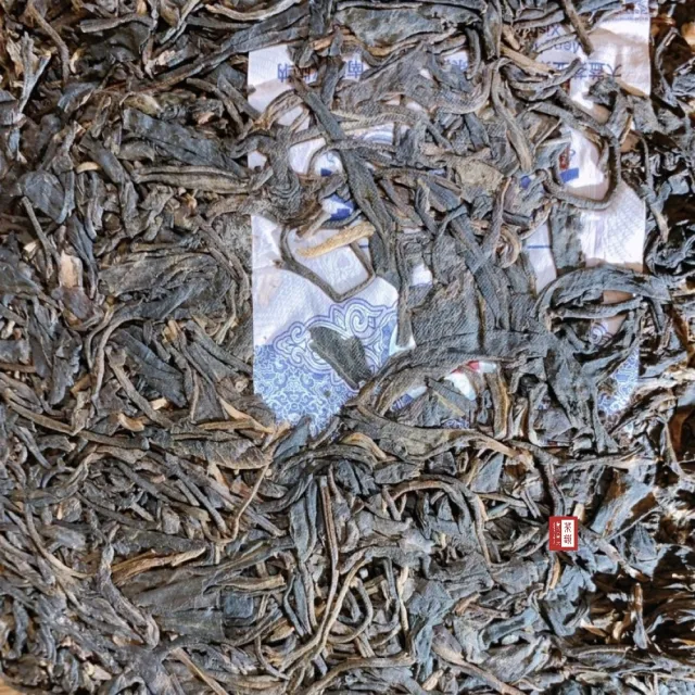 【茶韻】普洱茶2014年大益易武正山1401青餅 357g／餅 茶葉禮盒(生茶／附收藏盒*1.可提袋)