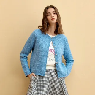 【ILEY 伊蕾】花式織紋珍珠排扣羊毛針織外套(淺藍；M-XL；1244515228)