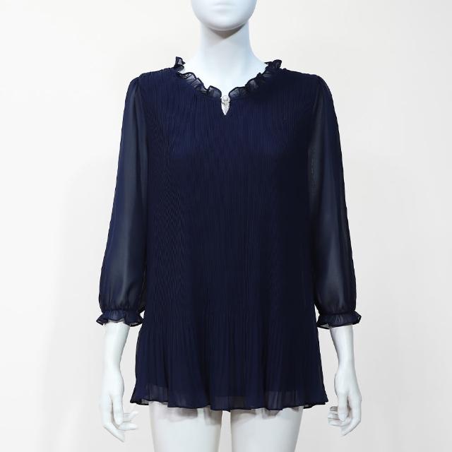 【ILEY 伊蕾】彈力壓摺荷葉造型雪紡上衣(深藍；L-3L；1243181119)